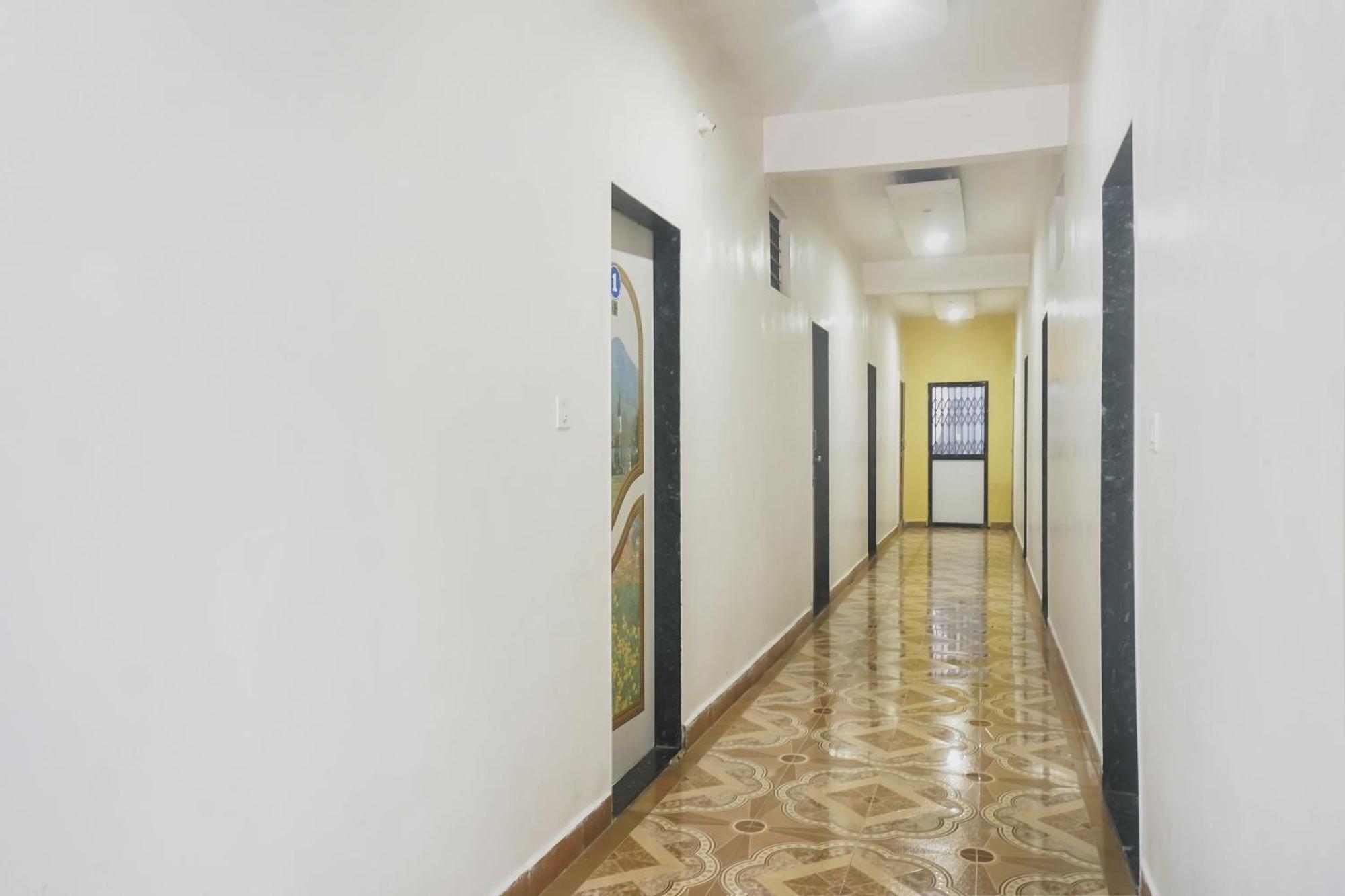 Hotel O Peacock Lodging Kharakvasla Exterior foto